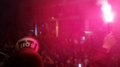 ispred rts s obrenić Protestna šetnja građana i opozicije završena ispred zgrade RTS-a (FOTO/VIDEO) 2