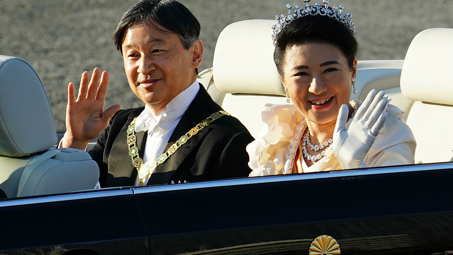 Japanski car izrazio solidarnost prema obolelima od virusa u Kini 1