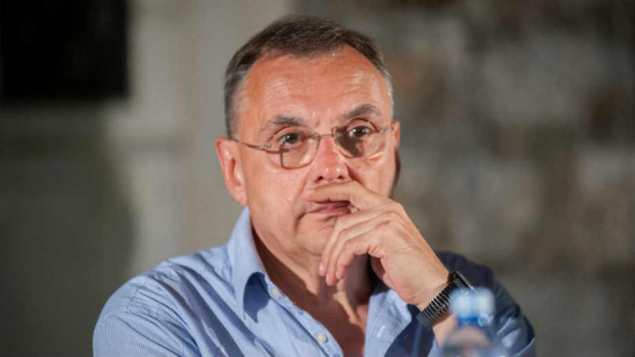 Teatar na raskršću u sferi jeftine politike 1