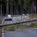 Oluja se iz Evrope pomera ka istoku, remeti saobraćaj i zatvara škole 15