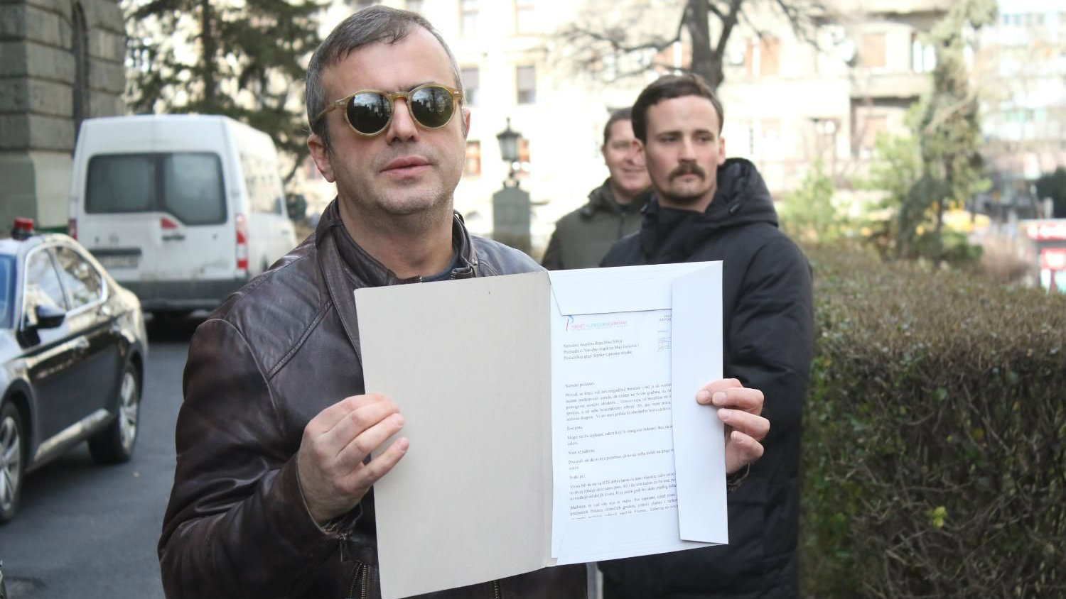 Trifunović predao pismo za poslanike SNS: Glasali ste protiv dece 1