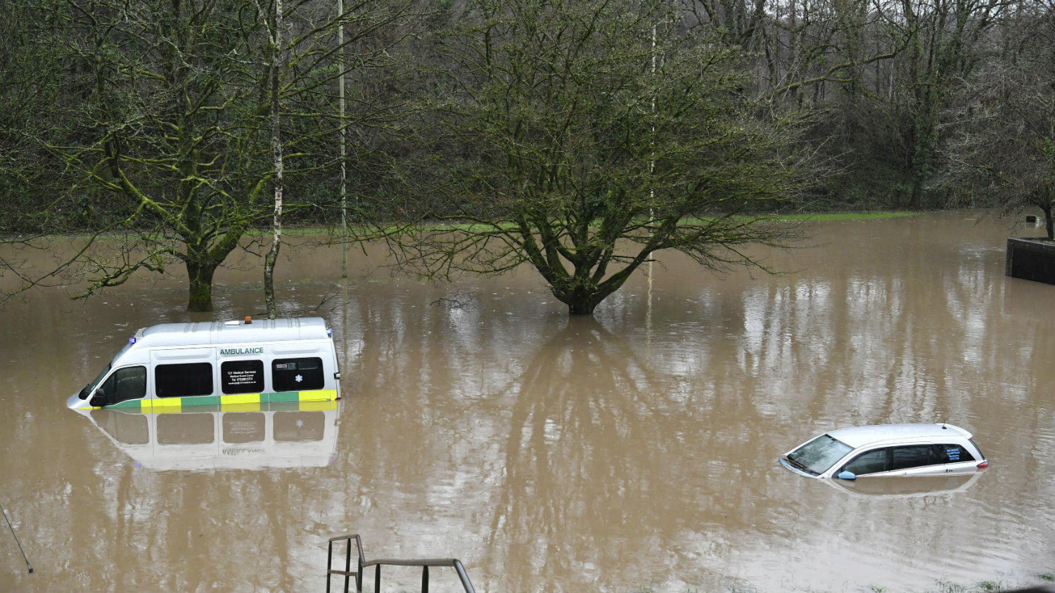 Poplave i klizišta u Velikoj Britaniji zbog oluje Denis 1