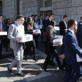 Ko je sve na listi SNS za republičke poslanike? 9