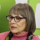 Nataša Kandić pozvala Vučića da položi cveće na "kamen spomeniku" 8