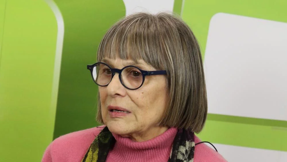 Nataša Kandić pozvala Vučića da položi cveće na "kamen spomeniku" 1