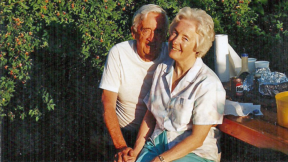 Detinjstvo obeleženo tajnama: „Priča o neobičnom svetu koju su me upozorili nikom da ne pričam“ 6 Stan and Ruth