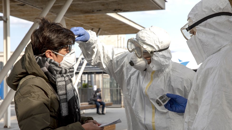 Korona virus: Svetska zdravstvena organizacija proglasila pandemiju 2 Korona virus merenje temperature
