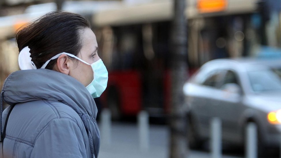 Korona virus i Srbija: Zabrana kretanja tokom noći, za starije od 65 godina u potpunosti, ukupno 72 zaraženih 4 Osim kontrole cena, u apotekama će biti ograničene i količine dezinfekcionih sredstava i zaštitne opreme koja se kupuje