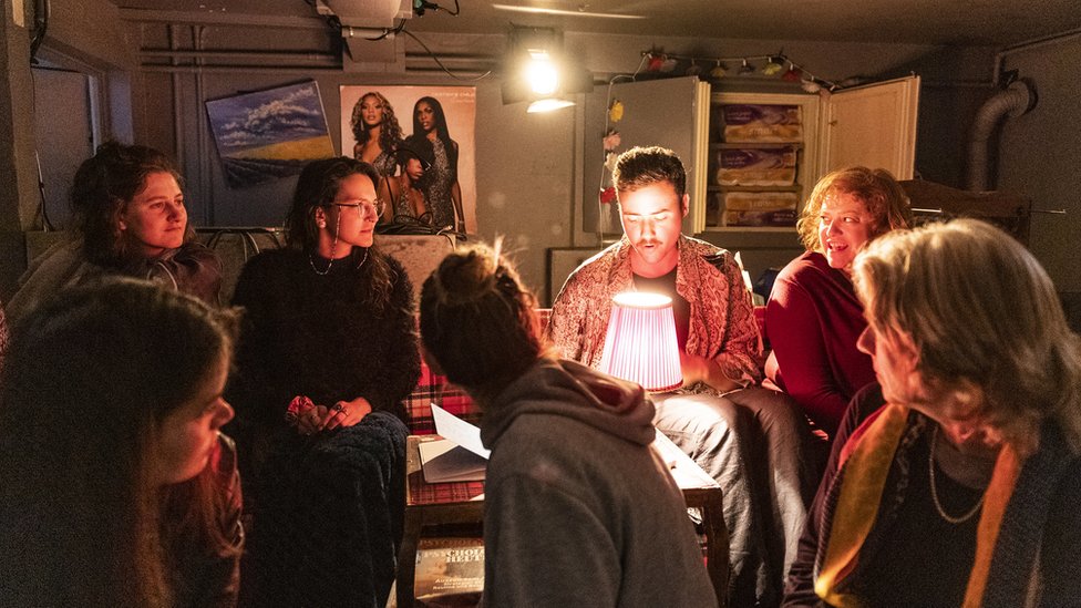 Predstava TEOTWAWKI, Visoka škola umetnosti, Cirih