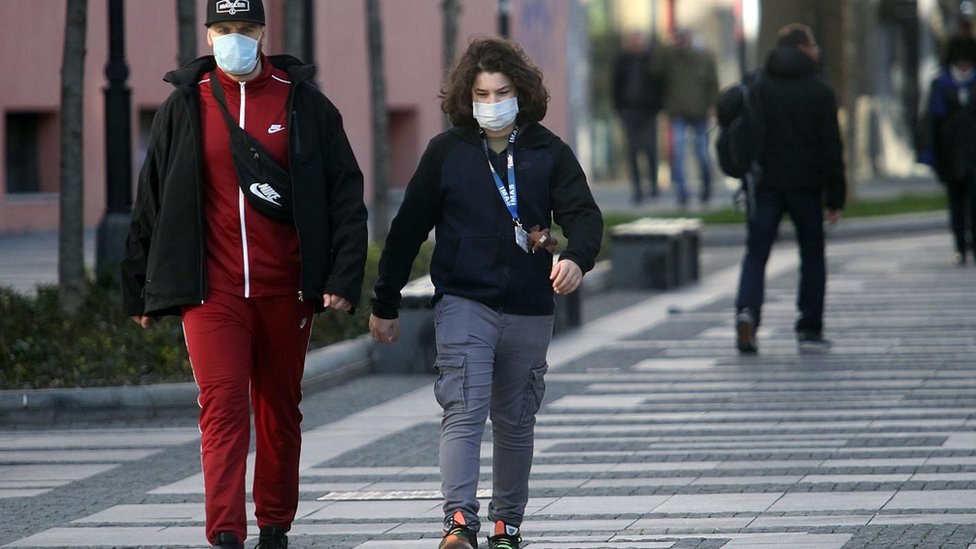 Korona virus: Povratak u Srbiju - od čekanja na aerodromu do samoizolacije 1 korona virus