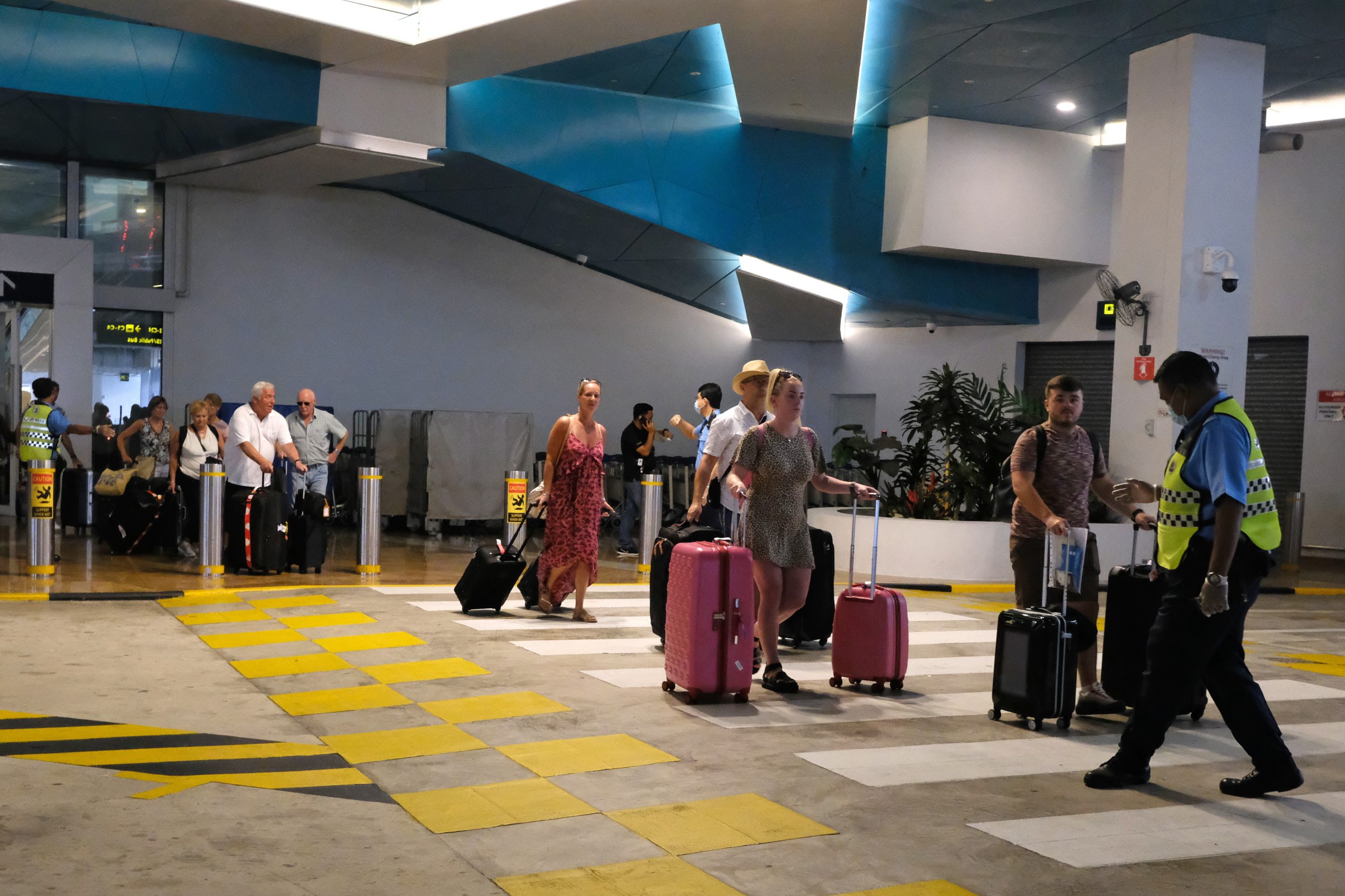 Na povratak u Srbiju čekaju u 65 zemalja 1