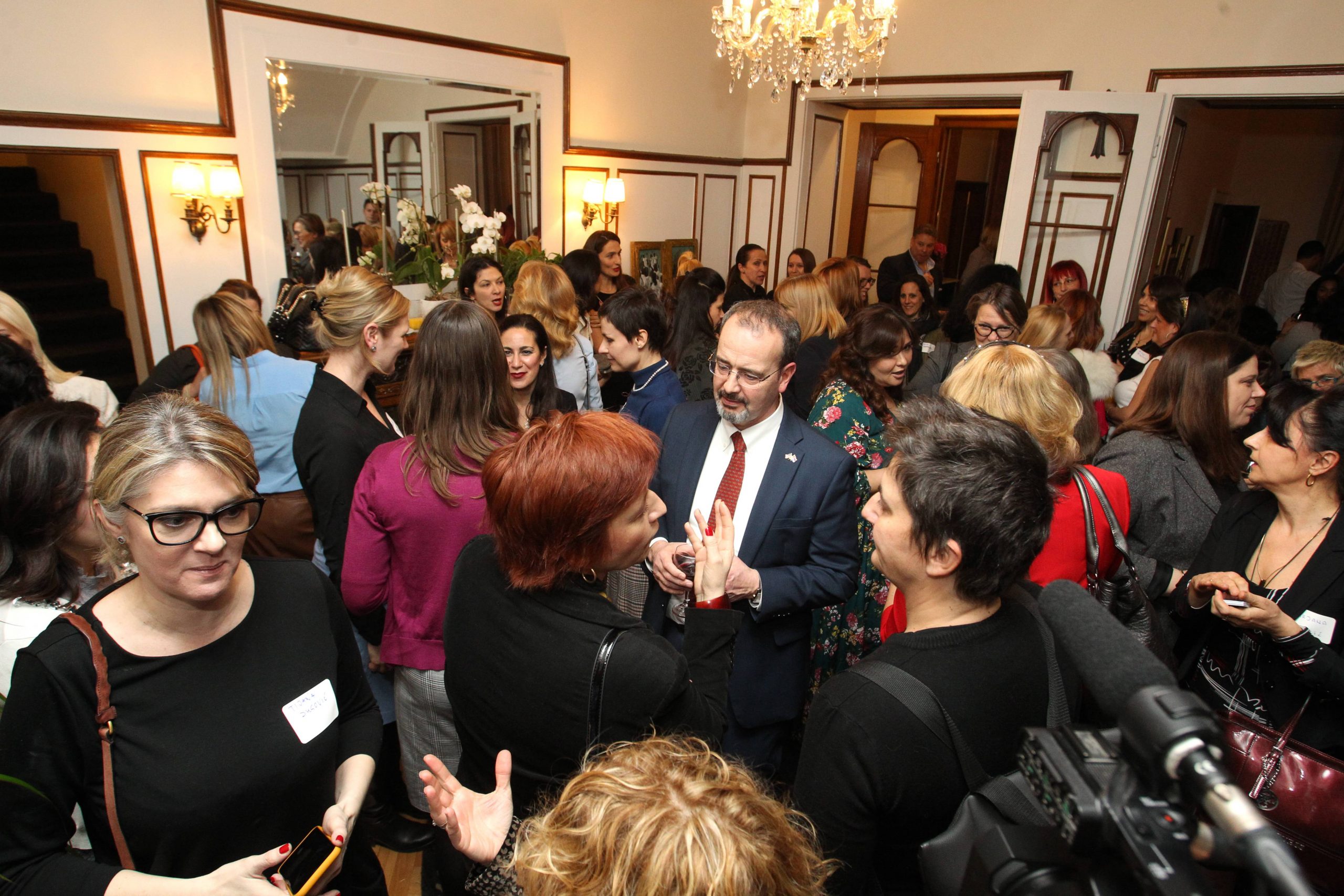 Ambasada SAD u Srbiji priredila prijem povodom Dana žena 1