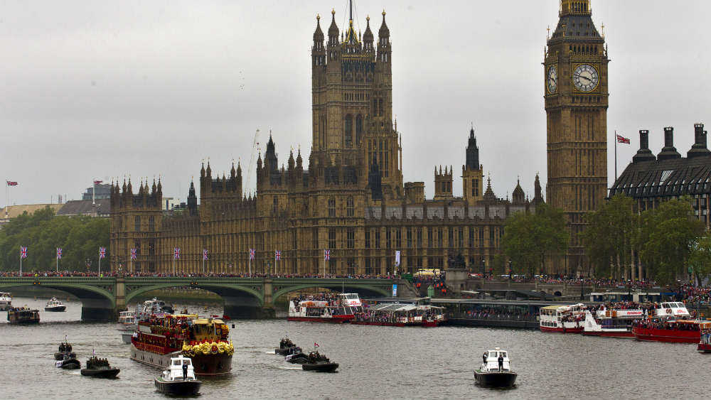 Sukobi učesnika ulične nezakonite zabave u Londonu sa policijom 1