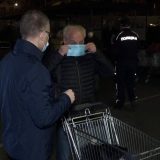 Stefanović obišao prodavnice i zahvalio najstarijim sugrađanima na poštovanju reda 2