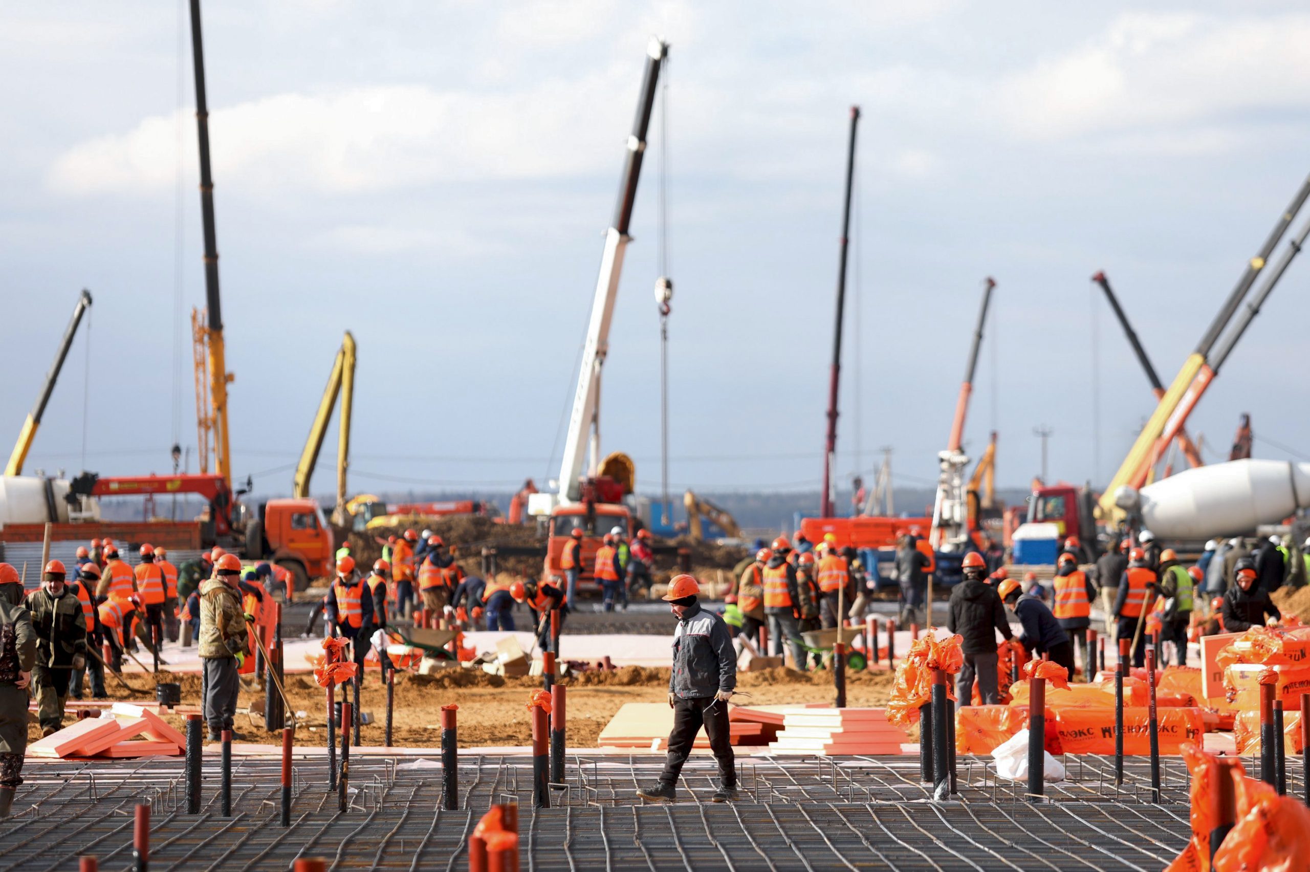 Moskva užurbano gradi bolnicu, plakati podstiču radnike 1