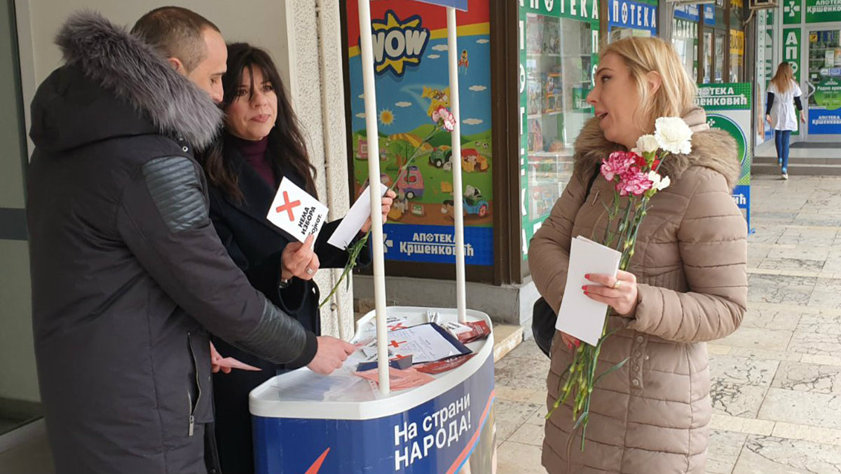Vlast izjednačila žene i muškarce u poniženju i strahu  1