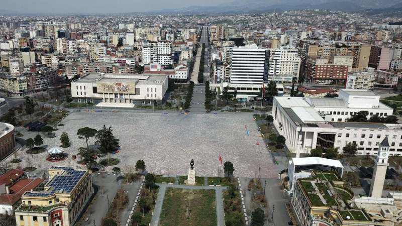 Albanija uvodi strože mere, dozvola za odlazak u kupovinu 1