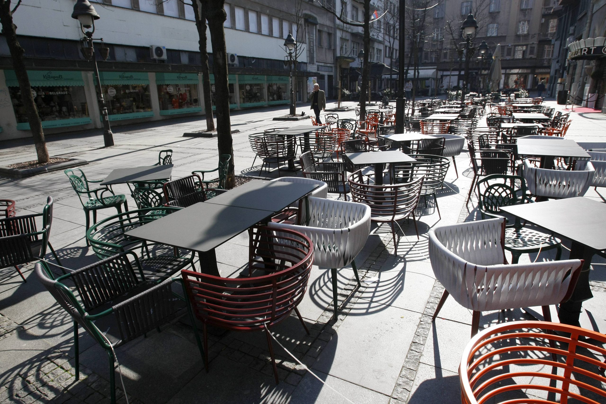 Kruže SMS poruke da od srede počinje karantin 24 sata, nadležni demantuju 1