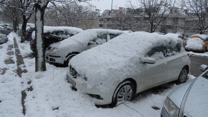 Sneg otežava vožnju na putevima u većem delu Srbije 1