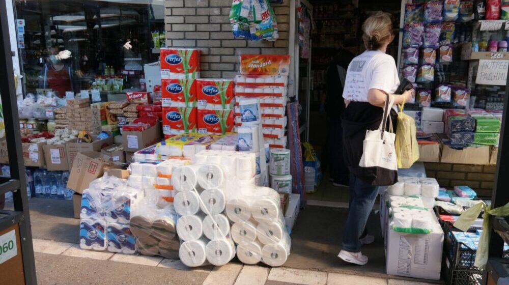 Protest vlasnika robnih tezgi na niškim pijacama 1