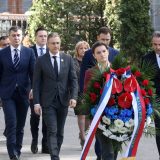 Premijerka i ministri položili venac na mestu ubistva Zorana Đinđića 14