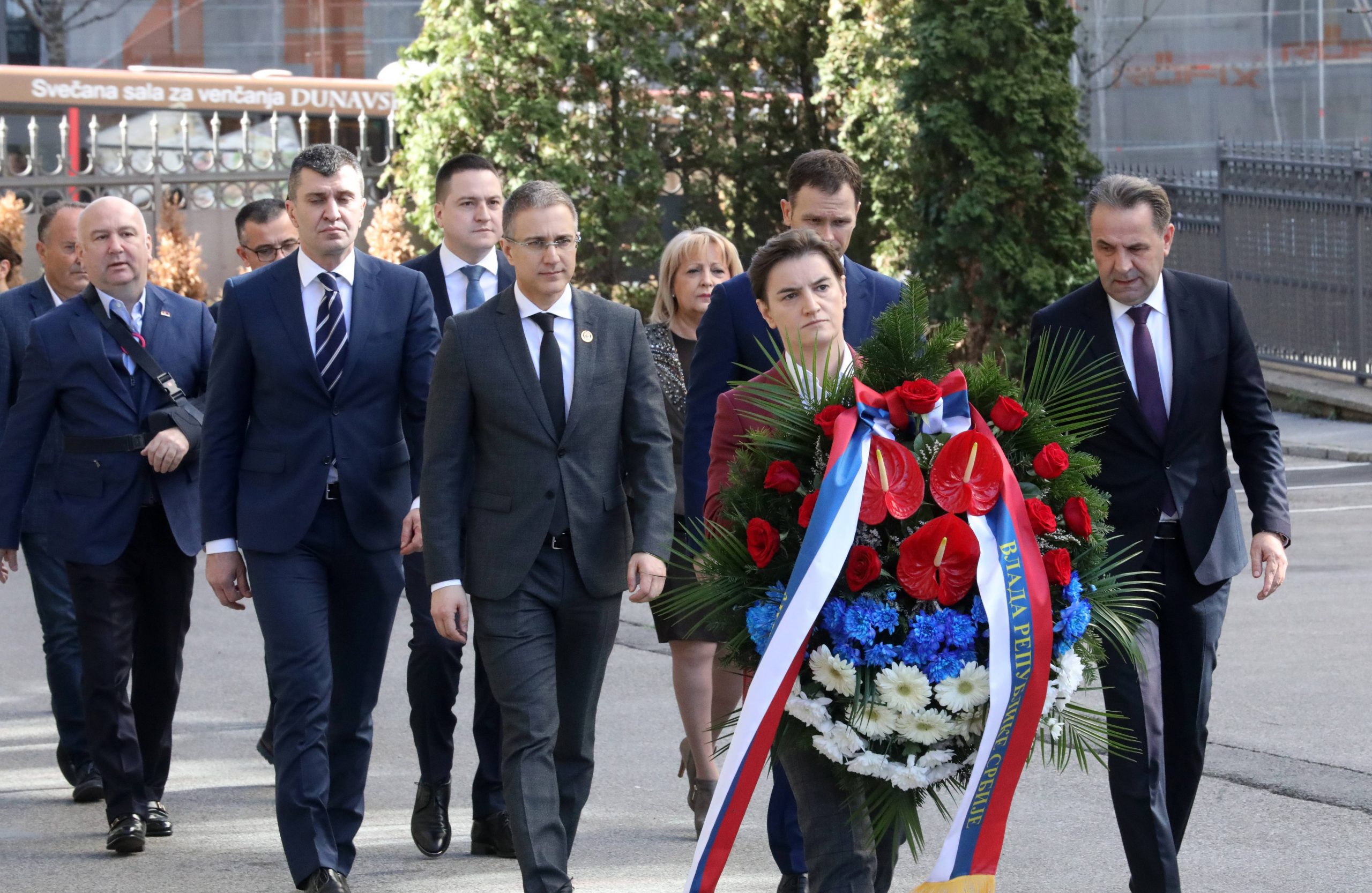 Premijerka i ministri položili venac na mestu ubistva Zorana Đinđića 1