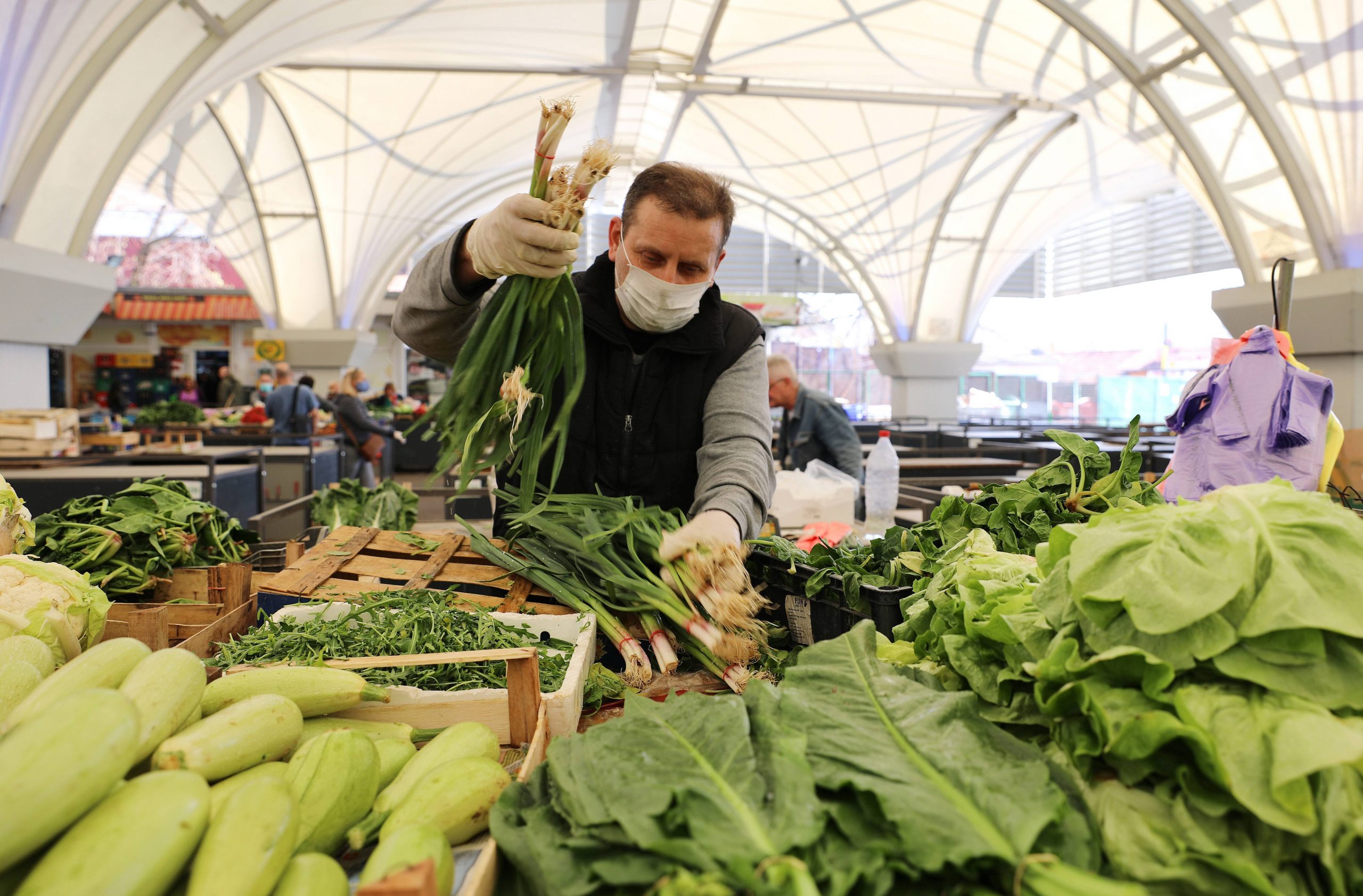 Vranje: Manja ponuda svežeg povrća i voća 1