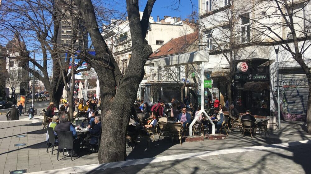 Beograd u doba korone - pune apoteke, puni i kafići 1
