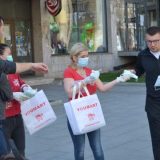 Vlasnici prodavnica iz Kine u Vranju besplatno delili maske građanima 5