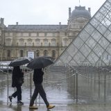 Strah od širenja korona virusa zatvorio Luvr 10