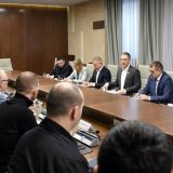 Pripadnici MUP-a pomagaće u dopremanju namirnica najstarijim sugrađanima 8