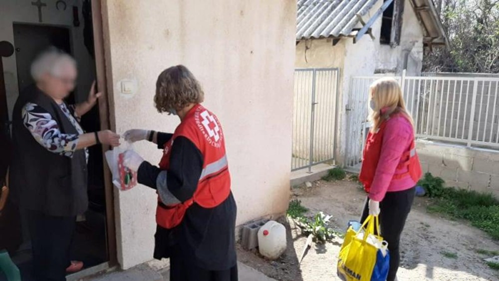 Volonteri Crvenog krsta pomažu najstarijima u Požarevcu 1