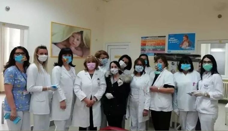 Požarevljanke šiju i poklanjaju maske 1