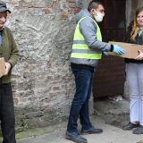 Volonteri Crvenog krsta u Požarevcu uručivali pakete pomoći starijima od 65 godina 13