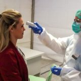 Trijaža pacijenata ispred privatne bolnice u Beogradu 11