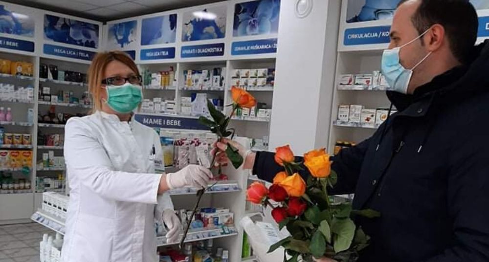 Cveće za medicinsko osoblje i Crveni krst u Majdanpeku 1