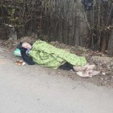 Hitna pomoć baku (70) ostavila na ulici gde je provela noć 5