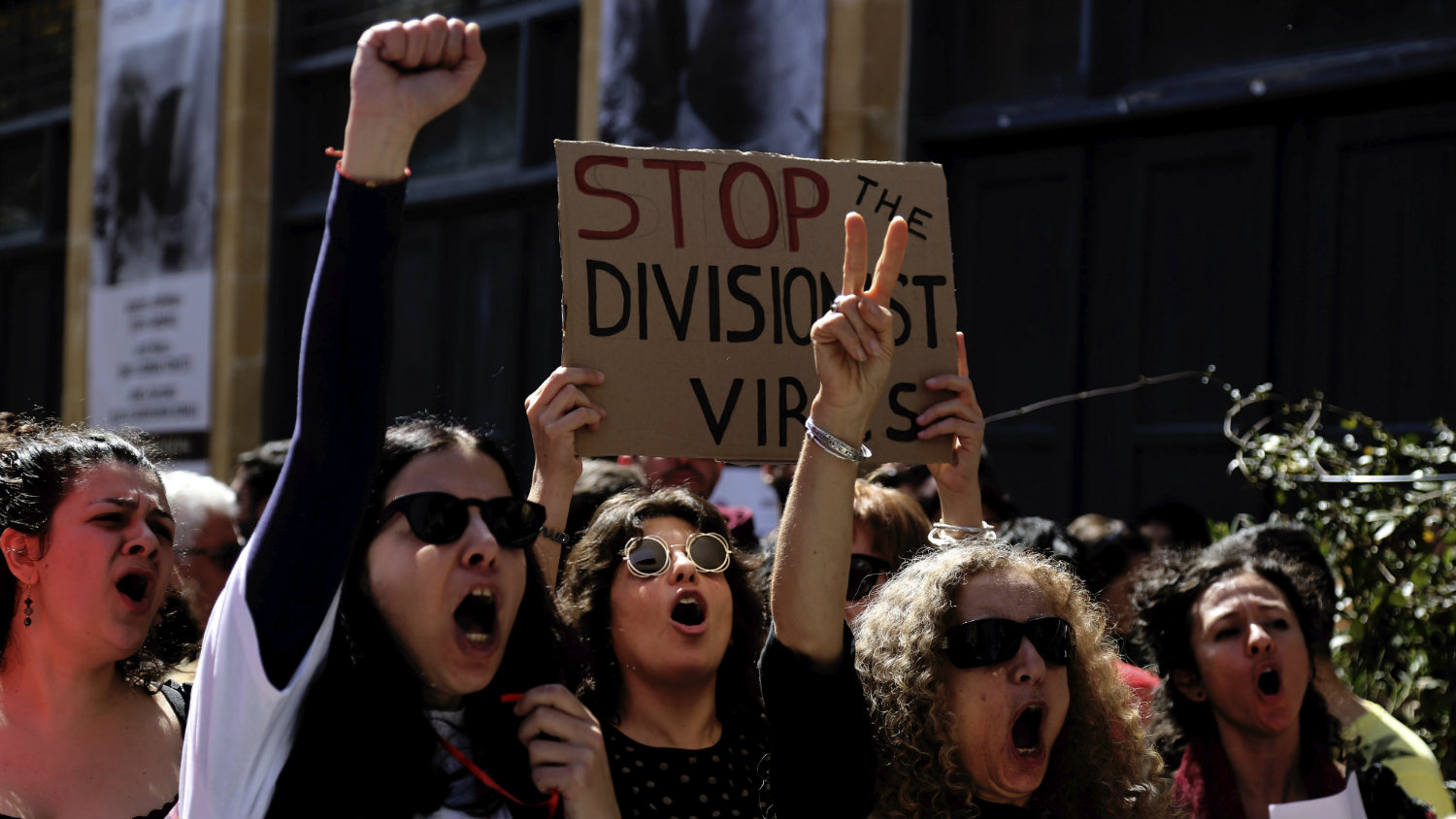 Na protestu u Nikoziji četiri policajca povređena 1