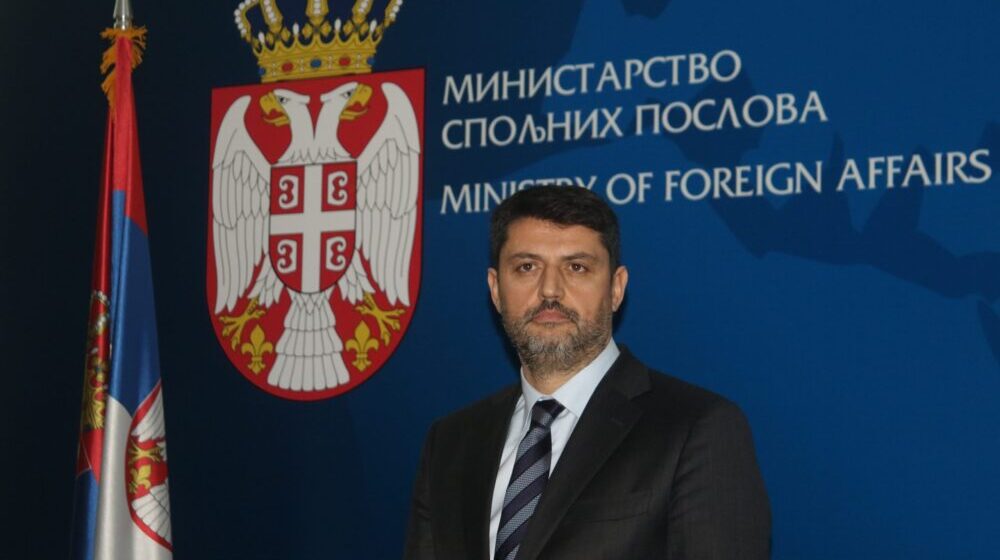 Lokacija nepoznata, a plata stiže: Gde se nalazi Vladimir Božović, ambasador Srbije "proteran" iz Crne Gore? 1