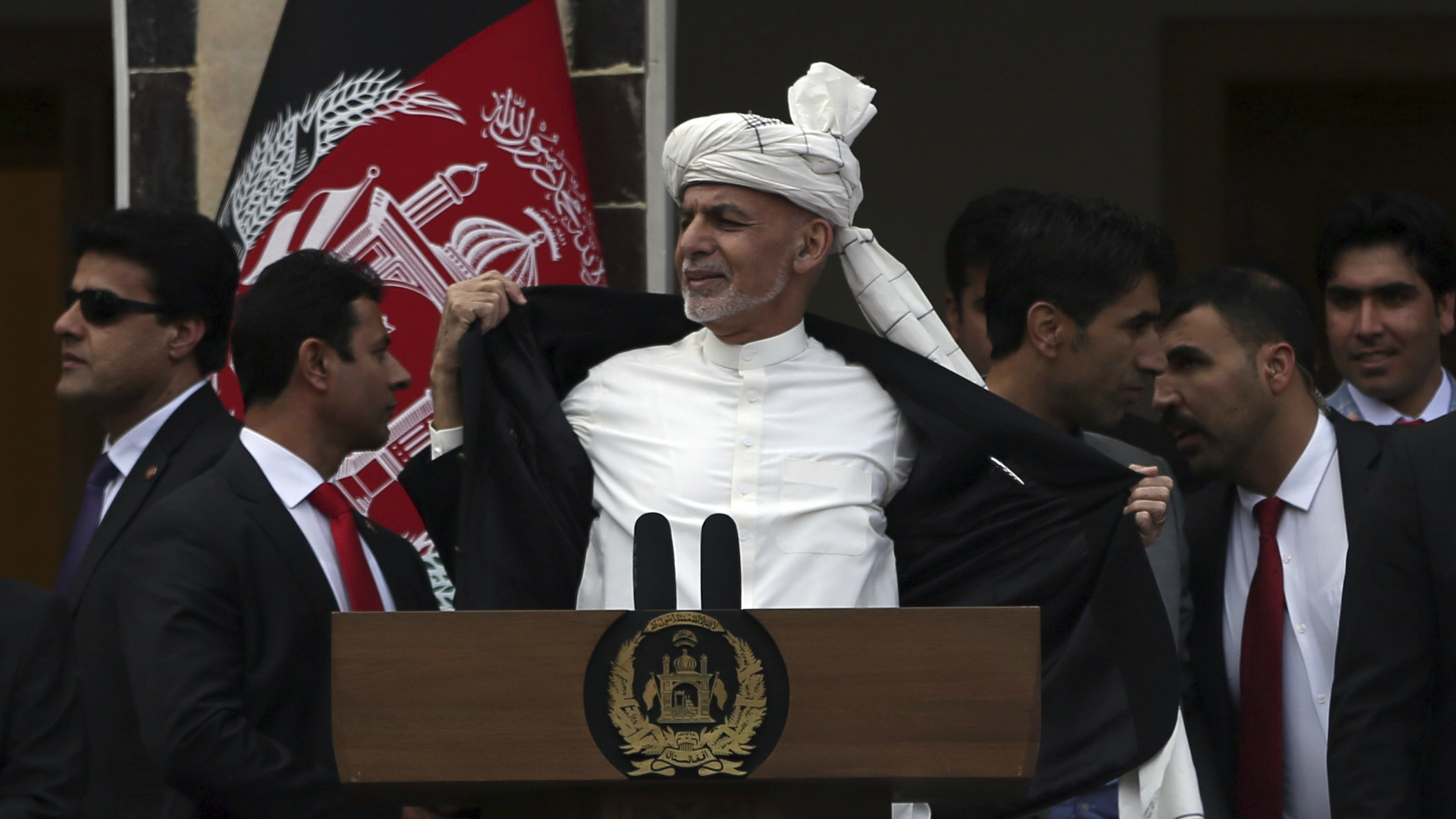 Institucionalna kriza u Avganistanu, Gani i Abdulah se obojica proglasili predsednicima 1