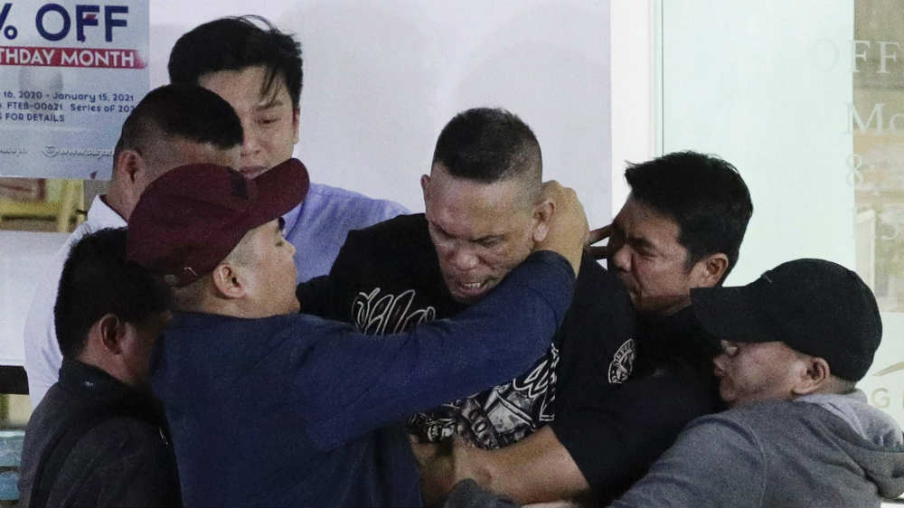 Bivši čuvar oslobodio desetine talaca u Manili, savladala ga policija 1