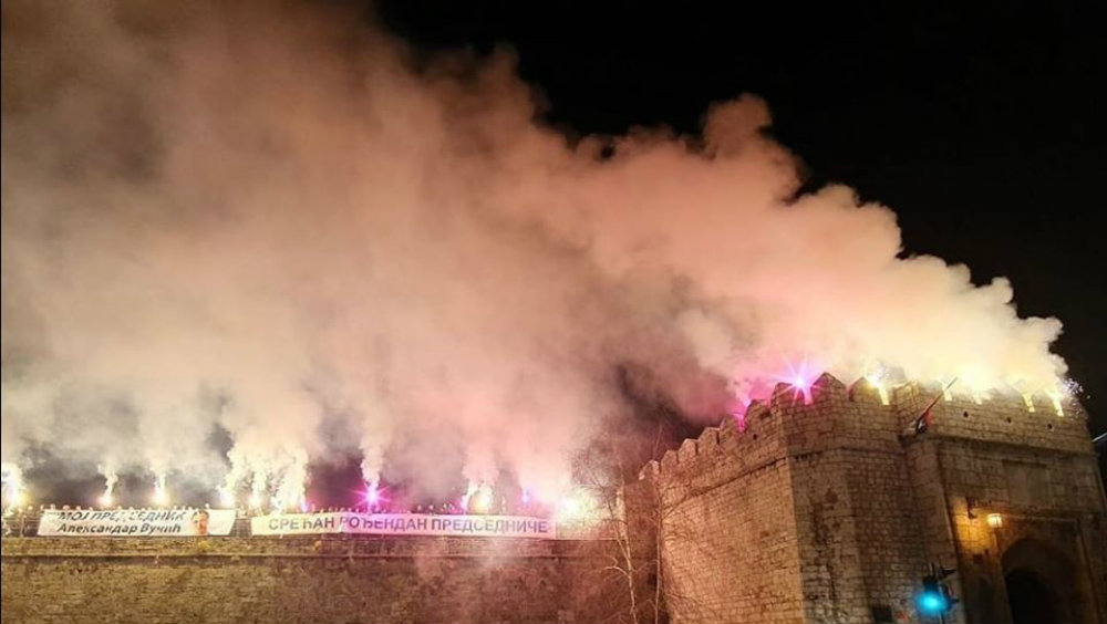 Vučićev rođendan u Nišu proslavljen paljenjem baklji na tvrđavi 1