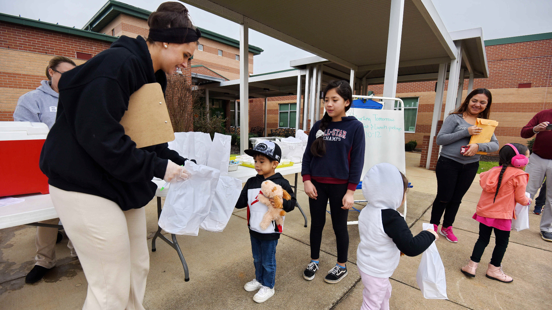 Više od 300 miliona učenika nema nijedan obrok zbog korona virusa 1