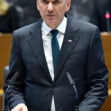 U Sloveniji politički zemljotres: Priveden potpredsednik vlade, Fajon traži ostavku Janše 12