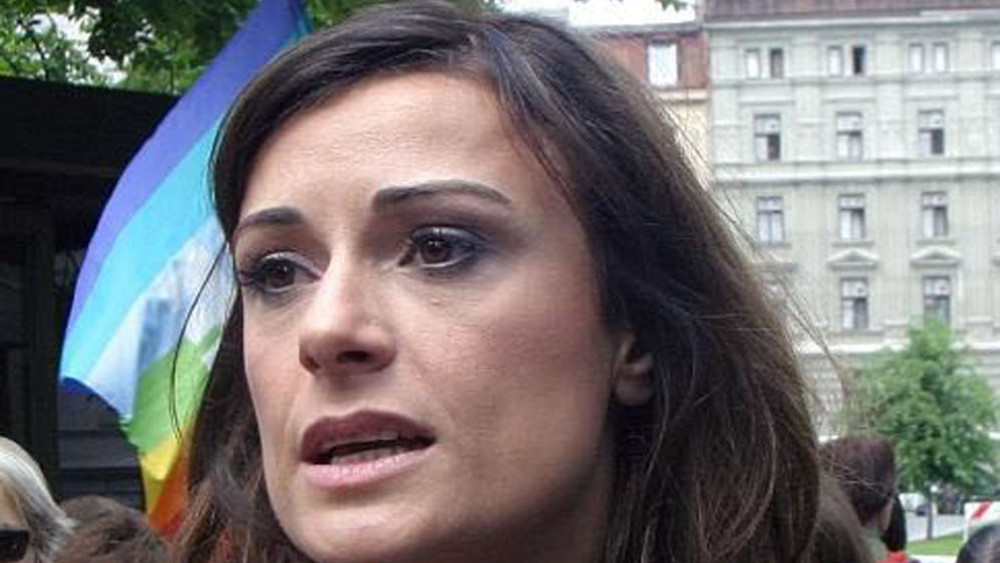 Biljana, svi smo uz tebe, svađaćemo se kad ozdraviš :) 1