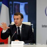 Makron ohrabruje radnike na vitalnim radnim mestima da nastave sa radom 9