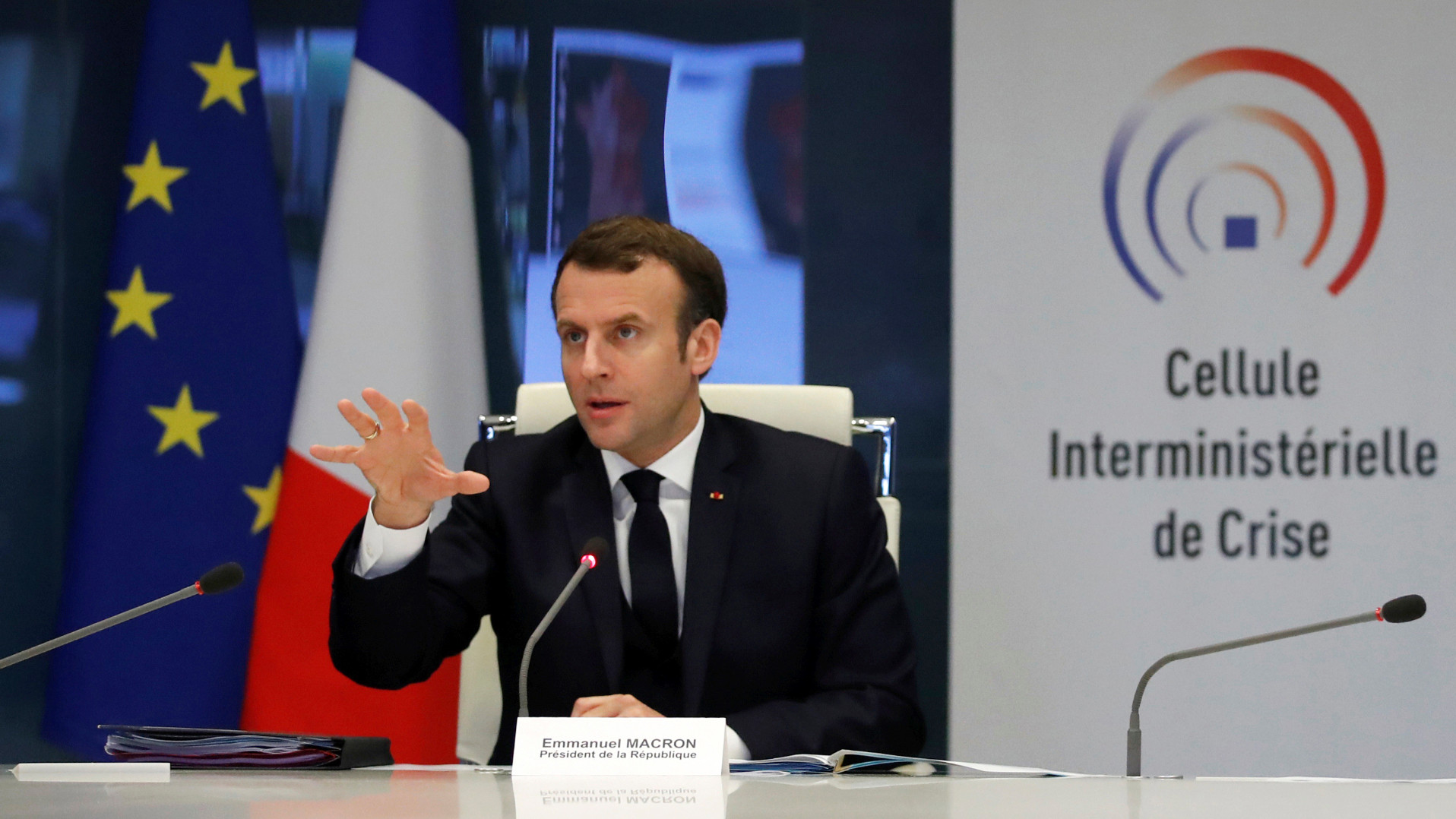 Makron ohrabruje radnike na vitalnim radnim mestima da nastave sa radom 1