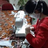 Maski i rukavica nema, Zaječarci sami šiju maske za sebe i komšije 8