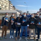 Omladina Narodne stranke delila građanima zaštitne maske i flajere o virusu korona 6