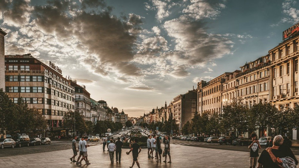Češka iznenada noćas zatvorila restorane, radnje i barove 1